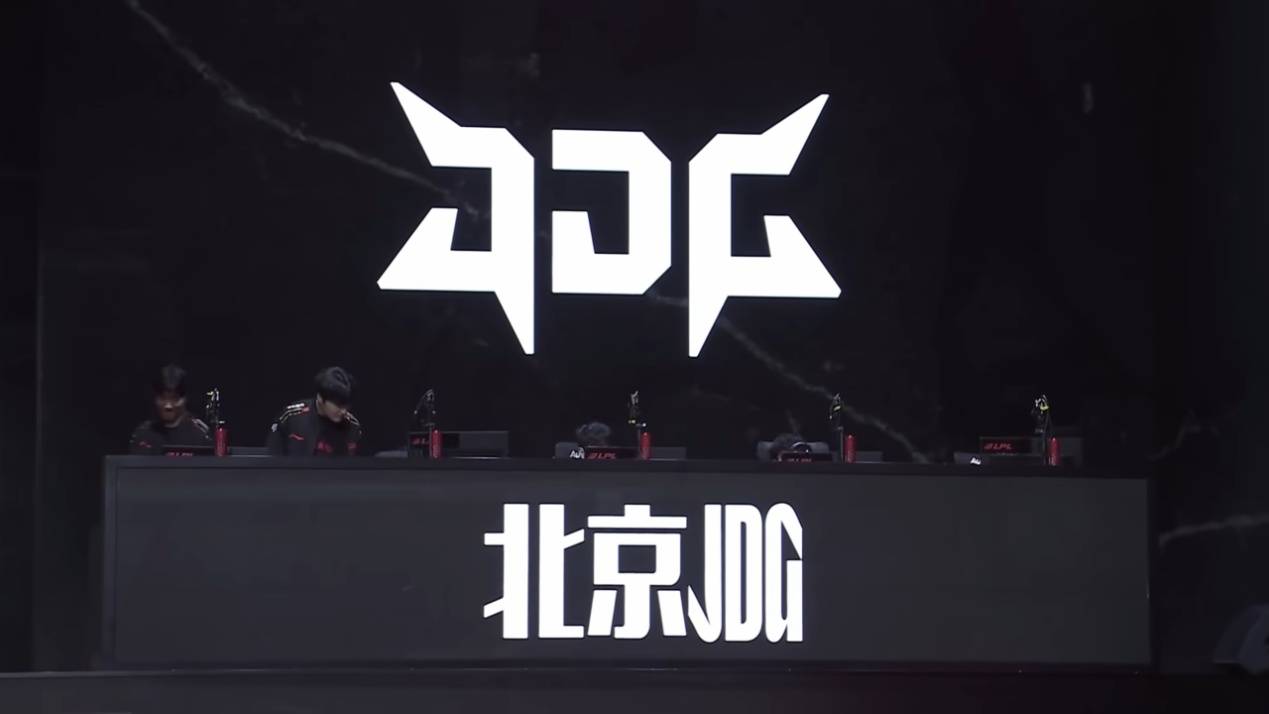 LPL上演韩援悲剧，战队投资4000万，未晋级世界赛，冠军中单背锅