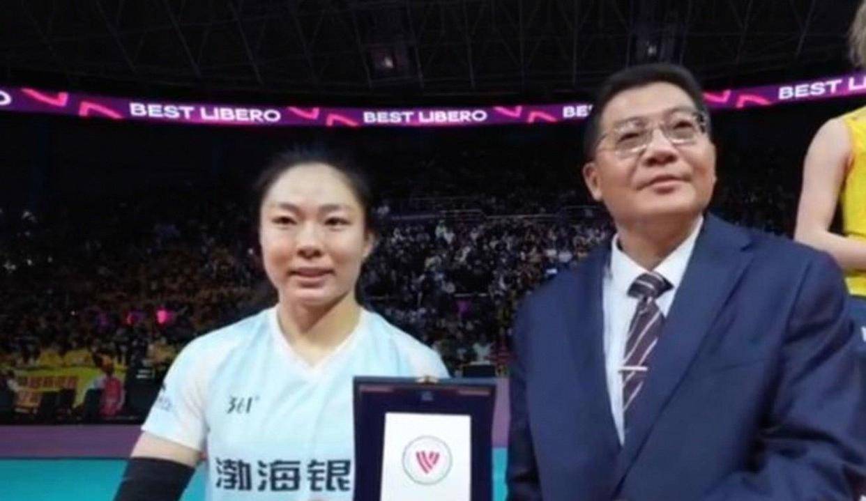 意外!女排新贵公开最新名单,天津自由人被挖角,名帅外孙也在内