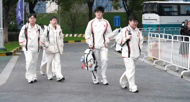 「一竞技」LOL：LPL假赛内幕曝光 下路率先举报369蒙在鼓里！